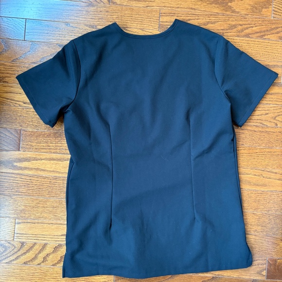 One (1) set of almost new black Figs scrubs, XS - Picture 3 of 5
